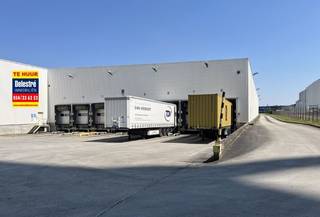 Top gelegen logistieke site te huur te Dendermonde.Specificaties: logistieke hal van ca. 15.370 m², opsplitsbaar vanaf ca. 6.270 m², 9.100, 12.310,...