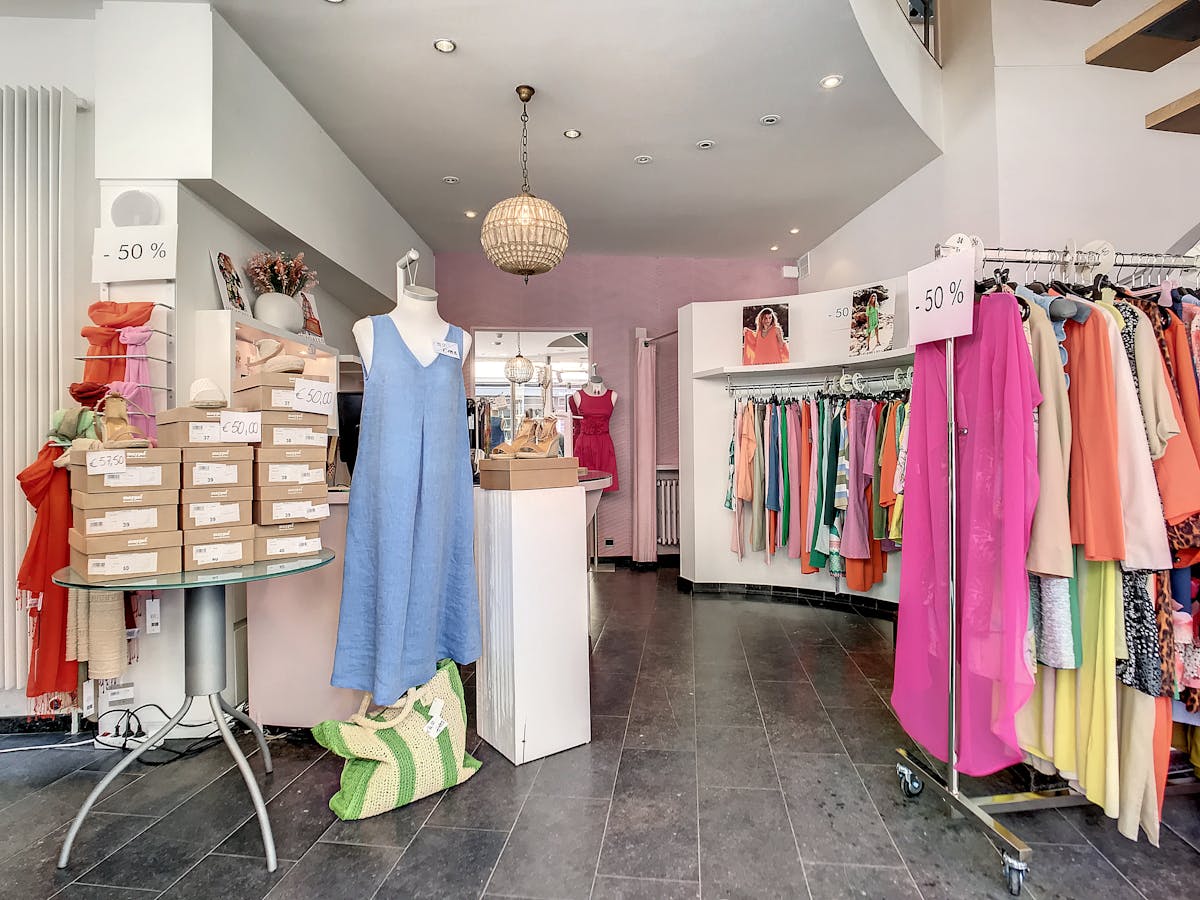 Op een hoekgelegen handelspand te huur in centrum Veurne - foto 4