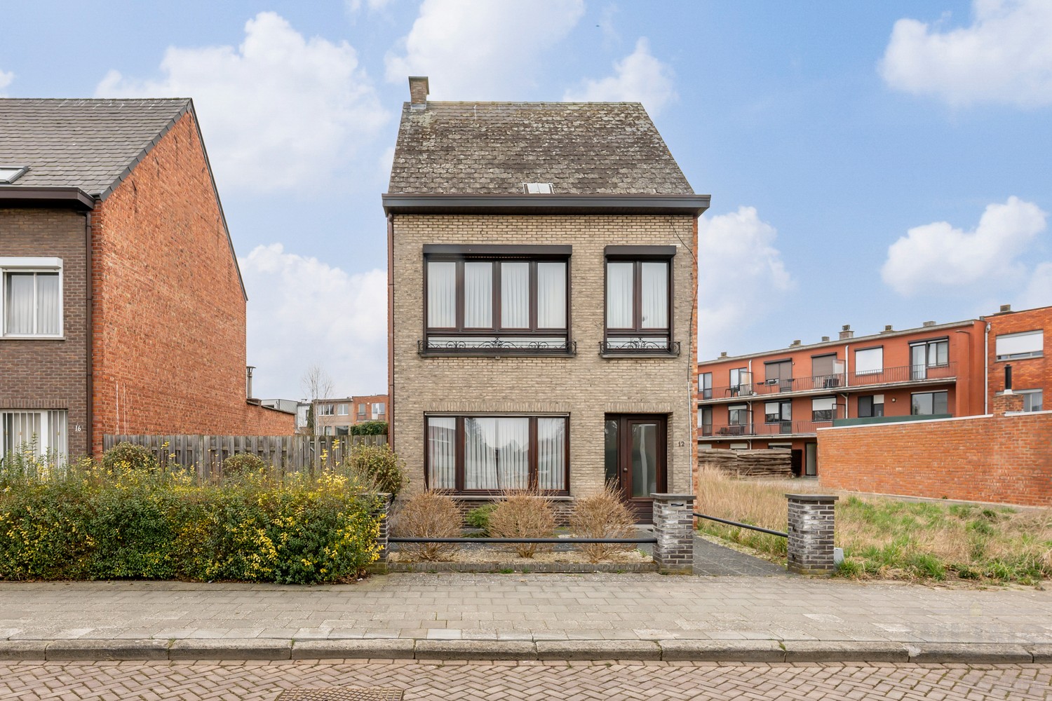 Gunstig gelegen gezinswoning in doodlopende straat. - foto 1