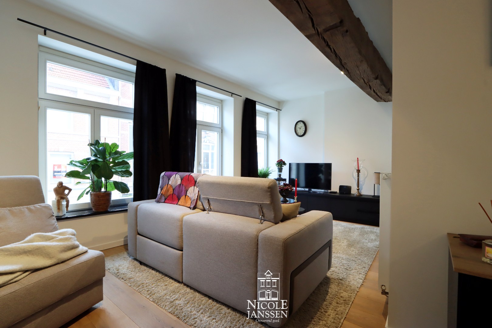 Trendy appartement met gezellig binnenterras en lift in het hartje van Maaseik - foto 4