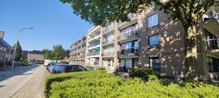 Gerenoveerd 2 slaapkamer appartement op de 2de verdieping van een kleine residentie. Ligging net buiten het centrum van Brugge met een vlotte...