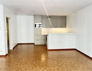 Welkom in dit ruime appartement (104m²) gelegen in hartje Mechelen! Deze hedendaagse open woon- en eetkeuken werd net vernieuwd.De woonkamer geeft...