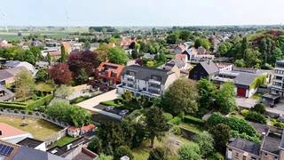 Deze mooie nieuwbouwresidentie Louis omvat 12 appartementen, 9 garages en 9 staanplaatsen in centrum Gistel.<br /><br />Dit appartement bestaat uit: lift- inkomhal- living - keuken - terras - nachthal - berging - wasplaats - toilet - 2 slaapkamers - badkamer. Er is een ruime garagebox bij de residentie beschikbaar. <br /><br />Dankzij de vloerverwarming in combinatie met een individuele warmtepomp geniet je in dit project het hele jaar door van een aangenaam binnenklimaat én een lage energiefactuur. Elk BEN-appartement is bovendien uitgerust met een volledig geïnstalleerde kwaliteitskeuken, een badkamer met inloopdouche en zoveel meer die jouw woonervaring nog aangenamer maken.<br /><br />Contacteer ons voor het lastenboek of een bezoek ter plaatse. <br /><br />Oplevering voorzien in september 2027. EPC: appartement in aanbouw. 6 % BTW mogelijk, indien voldaan aan de voorwaarden.