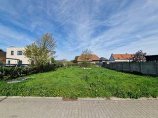 TERRAIN À BÂTIR DANS UNE RUE SANS ISSUE À ROOSDAALVous recherchez le terrain idéal pour construire votre maison familiale ? Ce beau terrain de 545 m²...