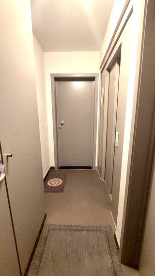 Dit instapklaar appartement is centraal gelegen op slechts 350m van het centrum van Bredene.Gelegen op de 1° verdieping met open zicht + lift...