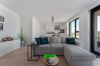 Dit ruime en lichtrijke één-slaapkamerappartement is gelegen op de vijfde verdieping van de Suikertoren, in het bruisende hart van Veurne. Dankzij...