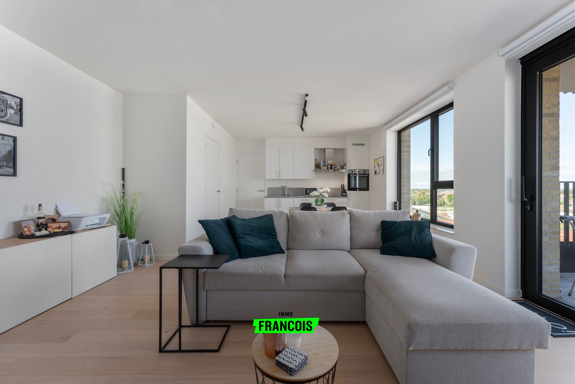 Recent 1-slaapkamerappartement met ondergrondse parkeerplaats in hartje Veurne! - foto 3