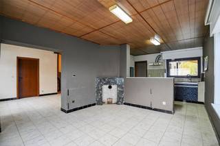 STARTPRIJS: Elk bod boven deze startprijs, wordt voorgelegd aan de eigenaars, die al dan niet kunnen in gaan op dit aanbod. Stevige woning met grote...