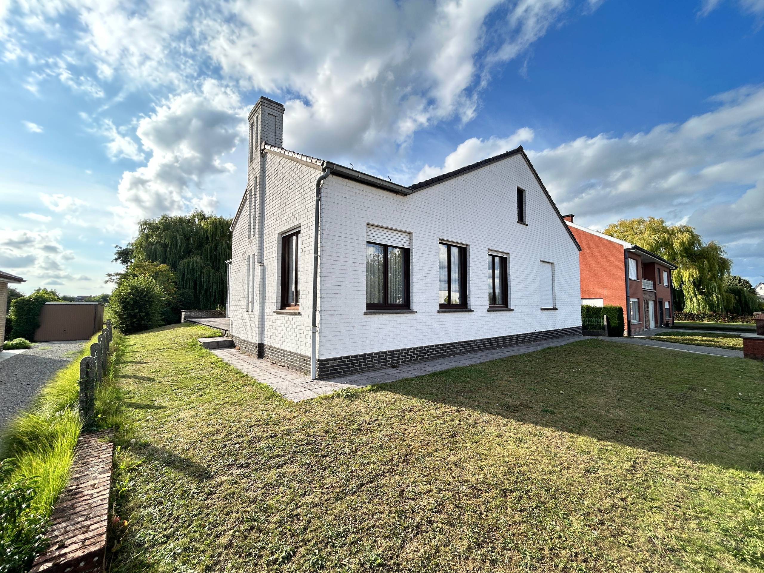 Ruime villa met 4 slaapkamers + garage op 1089 m² - foto 2