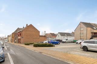 Immeuble commercial bénéficiant d’un excellent emplacement au centre de Liedekerke, à proximité immédiate d’un parking public offrant un...
