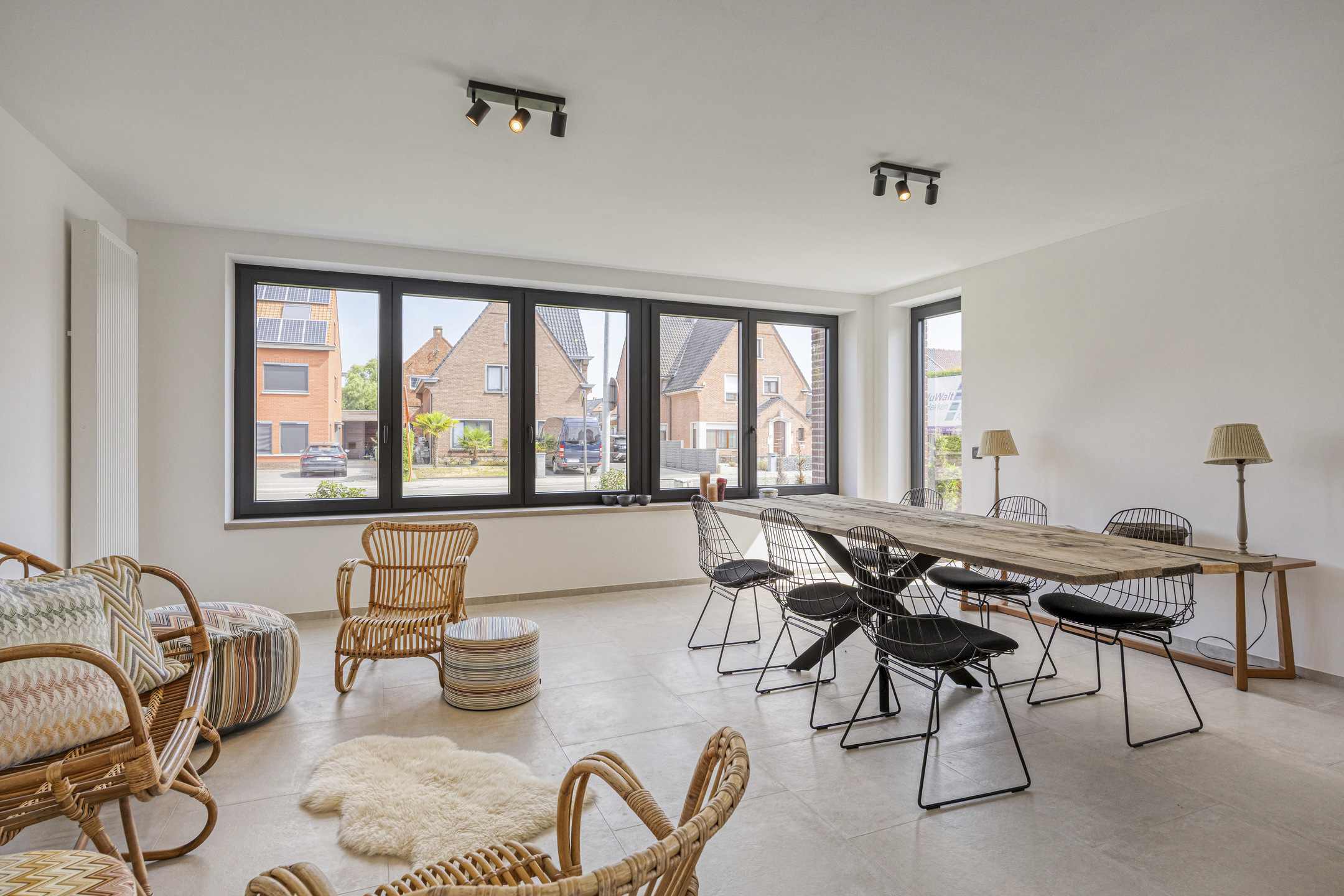 Gerenoveerd gelijkvloersappartement met 2 slpk en tuin. - foto 4