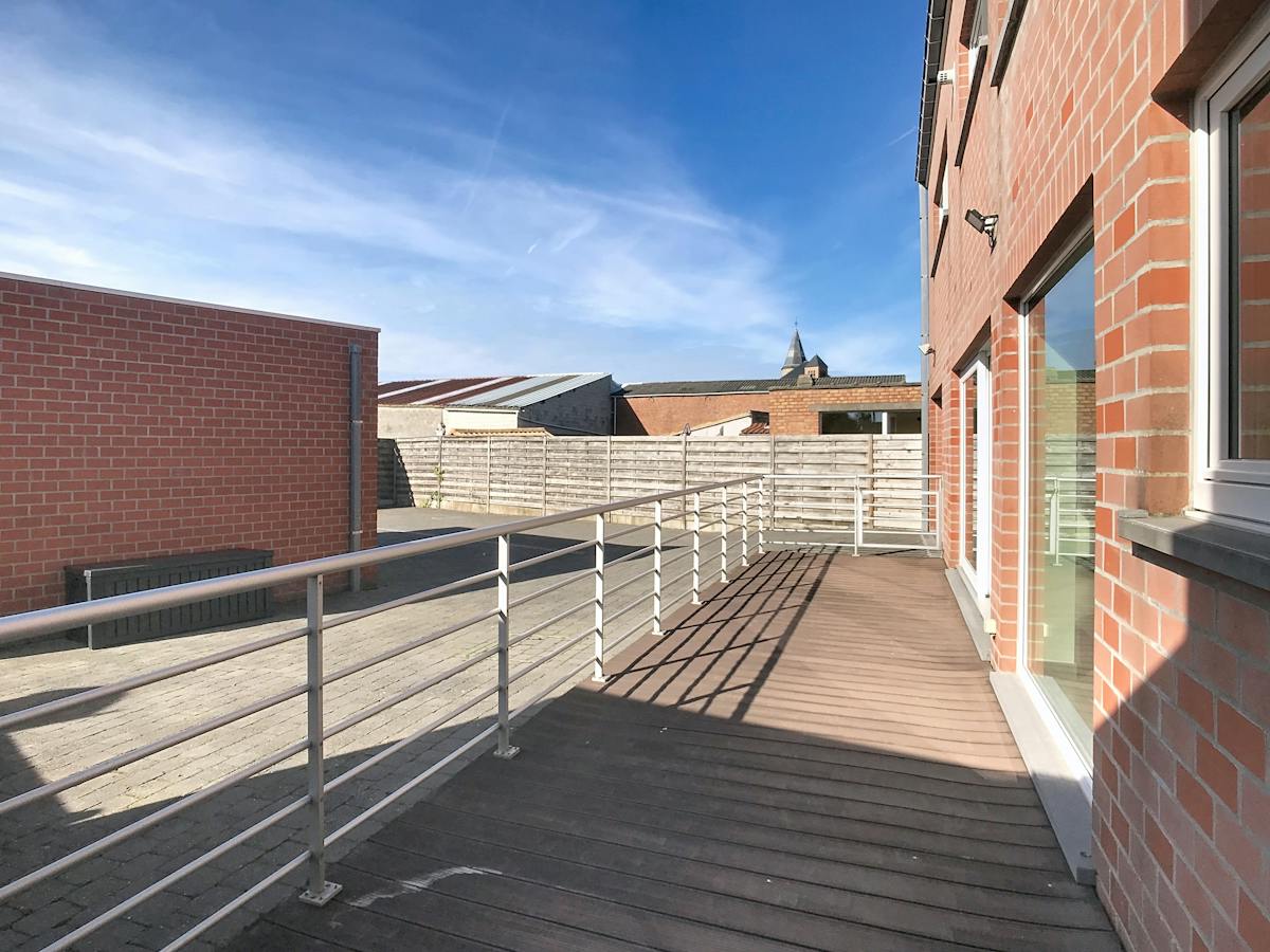 Lichtrijk en recent 2 slaapkamerappartement te huur! - foto 3