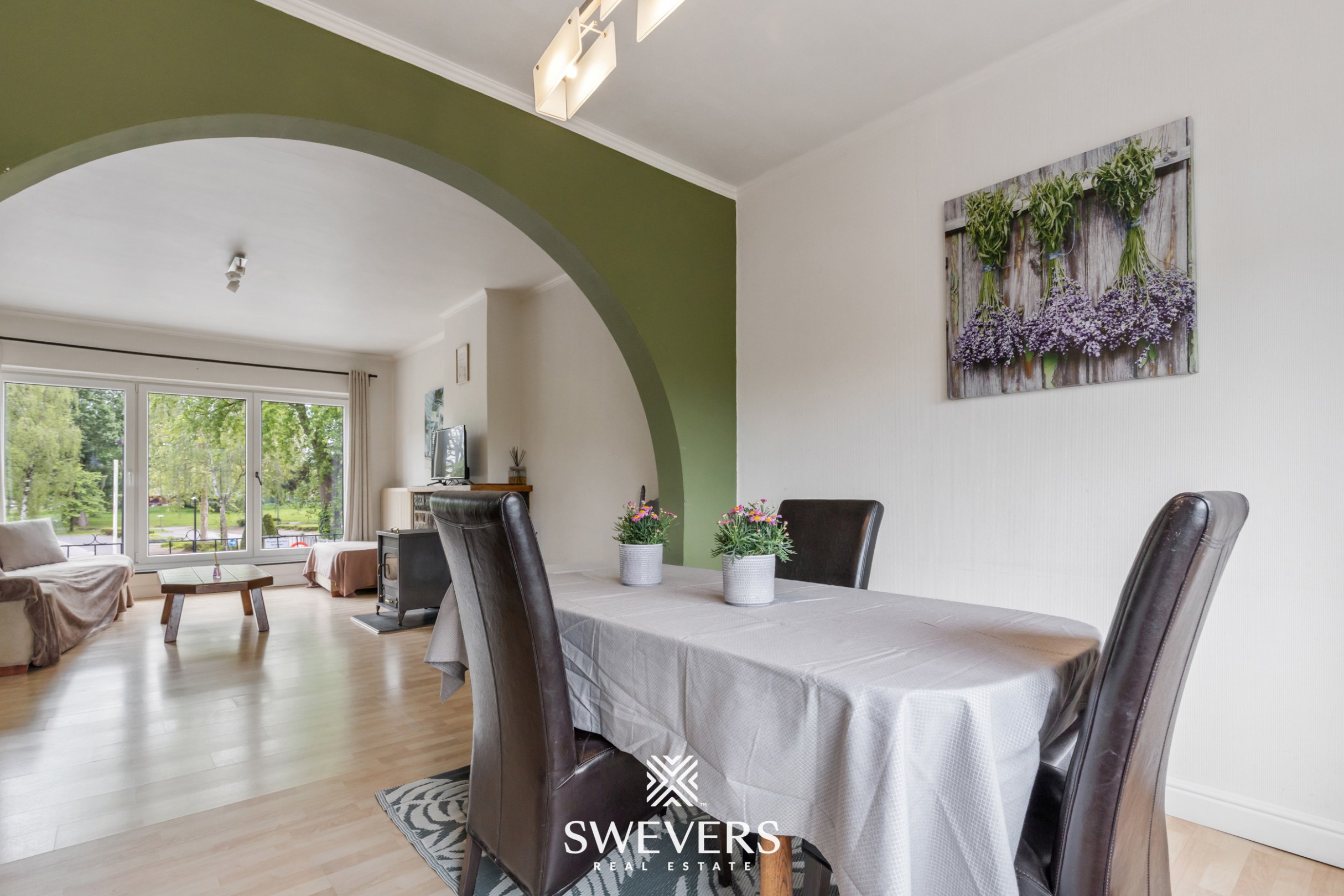 Instapklare rijwoning met 2 zeer ruime slaapkamers en uitstekende ligging - foto 4