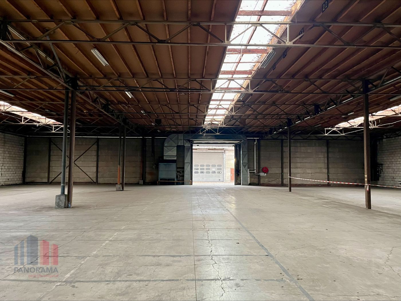 OPSLAGRUIMTE VAN 2.470 m² MET SECTIONALE POORT NABIJ DE E313 - photo 5