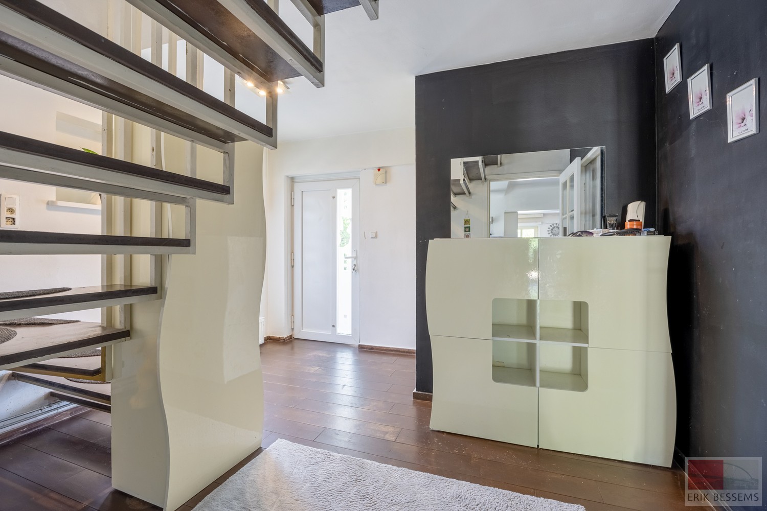 Op te frissen, vrijstaande woning met veel potentieel op royaal perceel van 1080 m², deze te moderniseren woning combineert een bewoonbare oppervlakte van 199 m² - foto 2