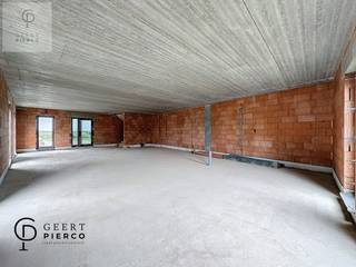 Dit pand dat initieel gebouwd werd om er een handelspand van te maken, kan mogelijks omgevormd worden tot woonst.Gemeente Gingelom werd reeds...