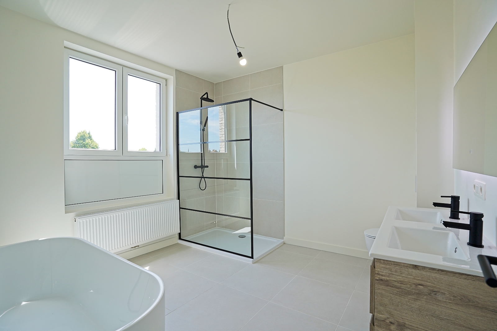 Instapklare gezinswoning (4 slpk.) met tuin en garage vlakbij station Sint-Gillis-Dendermonde. - foto 2