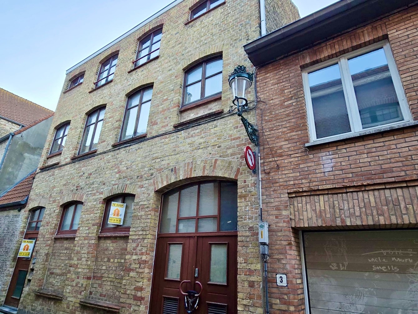 Brugge centrum, OPBRENGSTEIGENDOM bestaande uit een MAGAZIJN op het gelijkvloers, een STUDIO op de 1é Verd, DUPLEX LOFT STUDIO ONDER HET DAK ALLES VERHUURD MOOIE OPBRENGST - foto 3
