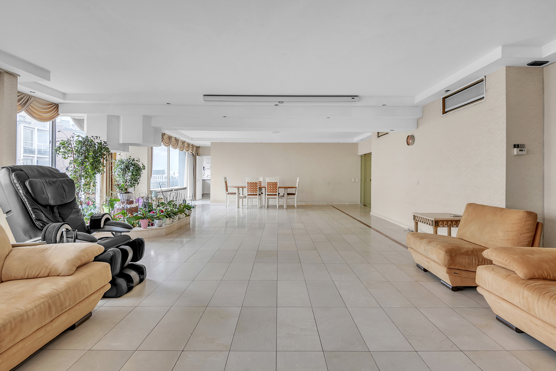 Apartment for sale in Antwerp with 5 bedrooms - photo 2