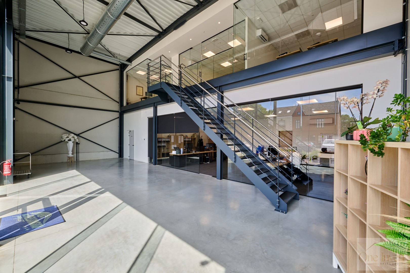 Moderne bedrijfsruimte met showroom, kantoren en magazijn op een absolute toplocatie in Pelt - foto 5