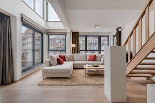 Knokke-Heist: Prachtig duplexappartement met 3 slaapkamers en 2 zonneterrassen te koop in het hart van Knokke-Heist.Op amper 100 meter van de Zeedijk...