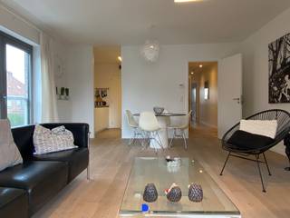 Mooi appartement op de 1ste verdieping van Residentie Tika op een centrale ligging met 2 slaapkamers en parkeerplaats.<br />Een uitstekende aankoop zowel voor eigen bewoning of als investering.<br /><br /><strong>Indeling:</strong><br />Inkomhal met gastentoilet,<br />lichtrijke woonkamer met terras vooraan, keuken met alle toestellen &amp; berging met wasplaats.<br />Badkamer met inloopdouche en lavabomeubel<br />2 slaapkamers (master bedroom &amp; éénpersoonskamer)<br /><br />Parkeerplaats voor het gebouw inbegrepen in de verkoopprijs.<br /><br /><strong>Details:</strong><br />- cv aardgas<br />- elektriciteit conform<br />- postinterventiedossier aanwezig<br />- parket<br />- op wandelafstand van het Sterrebos en het centrum van Rumbeke<br />- overname meubilair mogelijk<br />- onmiddellijk vrij<br /><br /><strong>Contact:</strong><br />Voor meer informatie of een bezoek, contacteer Stijn op 0491 61 42 19 of info@stijndebusschere.be.