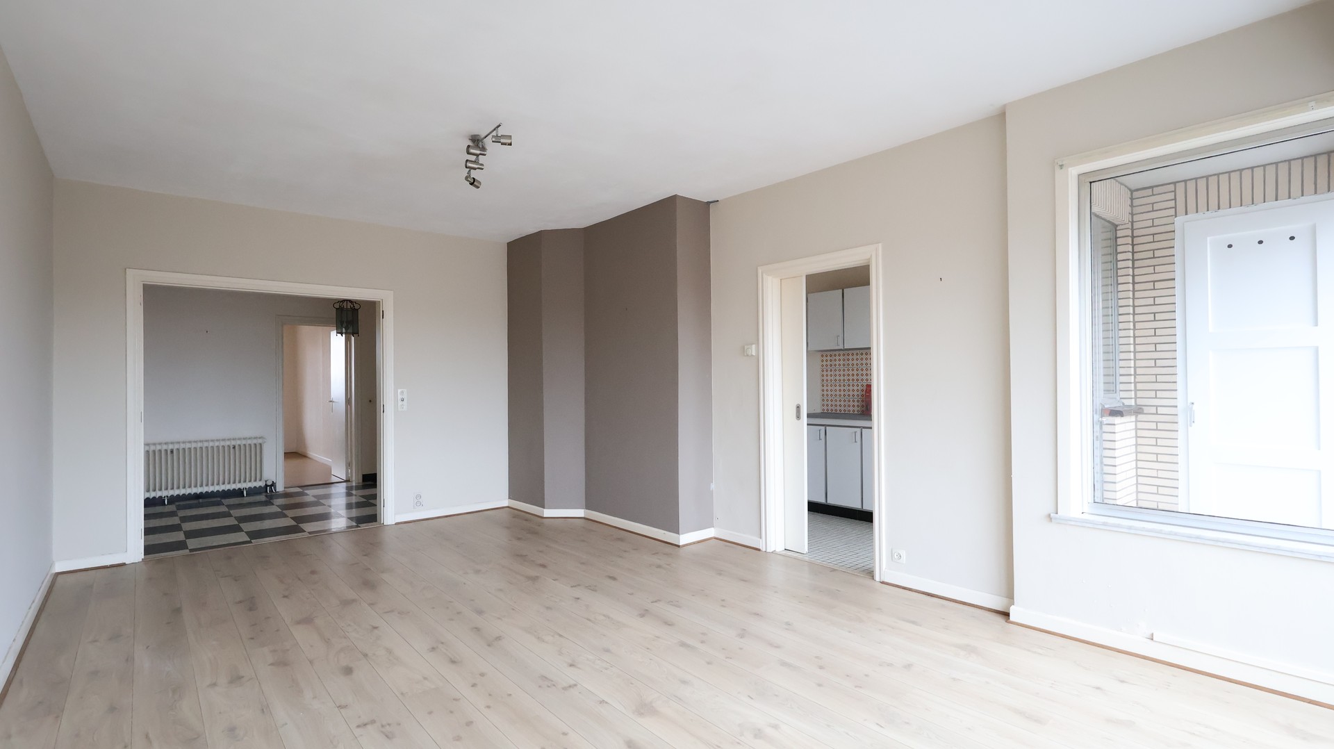 Gezellig appartement met twee slaapkamers en garage in centrum Roeselare - foto 3