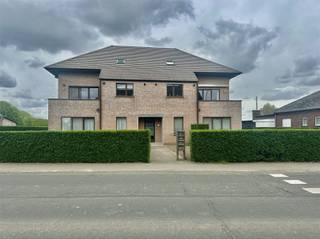 Instapklaar appartement TE HUUR in Nederzwalm, een charmant dorp met een vlotte verbinding naar Oudenaarde en Zottegem.Op zoek naar een comfortabel...