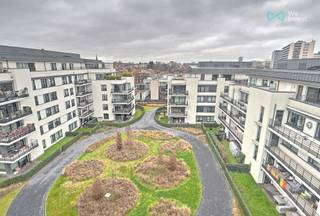 Tel: 0456 12 69 85  Mail: clara.ja@weinvest.beGelegen op de 5e en hoogste verdieping van een gebouw in het hart van een privé en beveiligde...