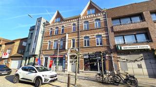 Immeuble de rapport, composé de 11 unités locatives (9 appartements, avec terrasses et 2 espaces commerciaux). L'immeuble offre un rendement net...