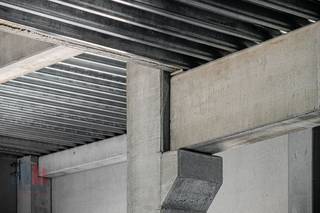 Nieuwbouw kantoorruimte met een oppervlakte van 359 m² en 7 privatieve parkeerplaatsen te koop.Het casco kantoor situeert zich op de 1e verdieping en...