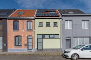 Gezellige, ruime en lichtrijke rijwoning te huur met tuin op een toplocatie in Melsele. Vlakbij de gaverlandkapel, parkje, leuke terrasjes,...