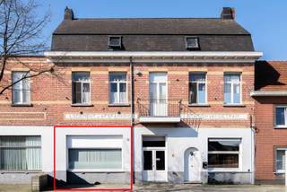 Mooie kantoorruimte van totaal ca. 98m².Verdeeld onder een kantoorruimte of handelsruimte en vergaderzaal met voldoende stockage ruimte.INDELINGVia...