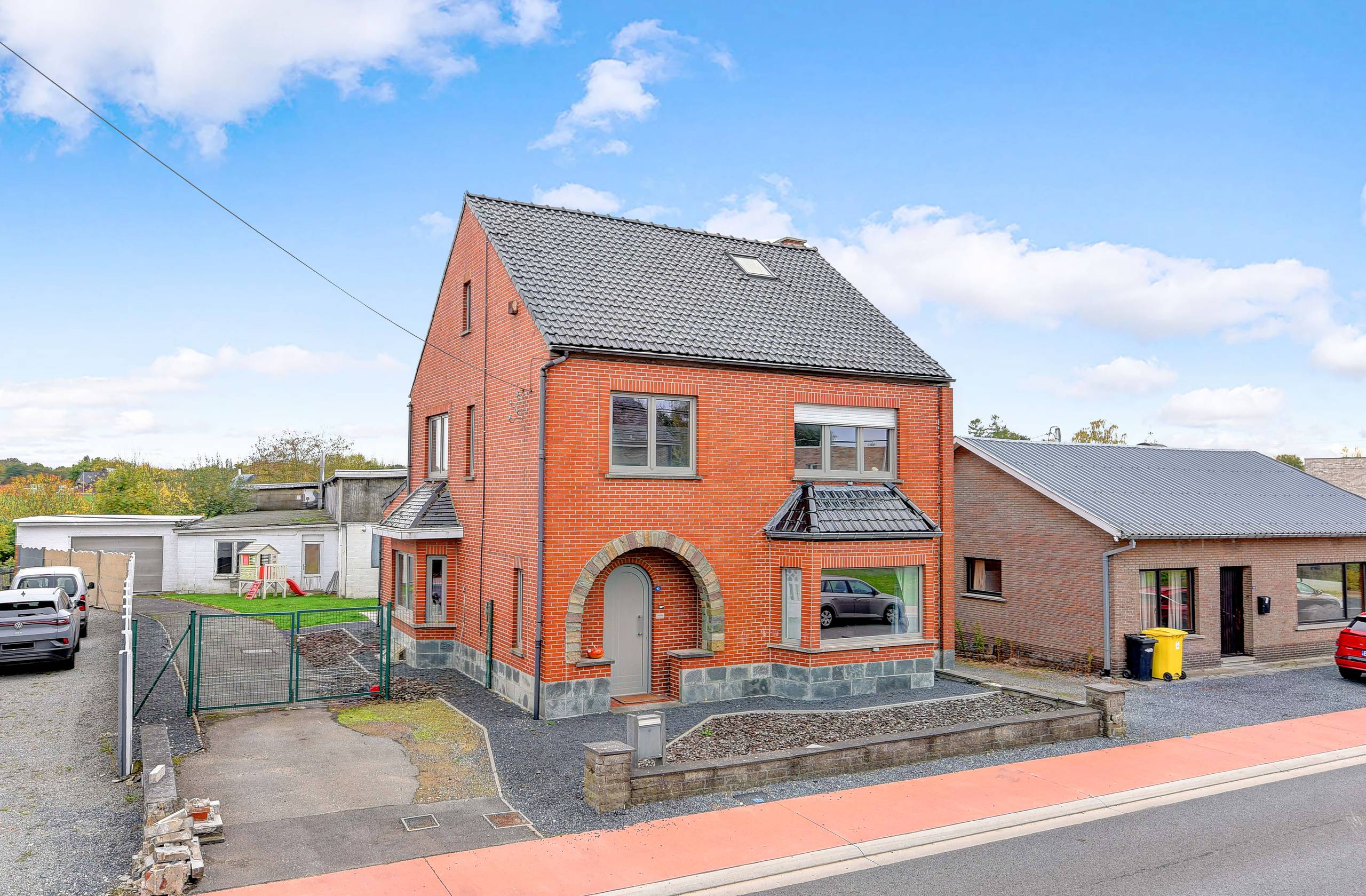 3 slaapkamer woning met garage op 4a 82ca. - foto 1