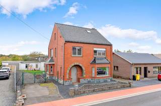 [[ DIT PAND NEEMT DEEL AAN DE ERA OPEN HUIZEN DAG OP 6/12 VAN 14:30 TOT 15:30 ]]Ruime 3 slaapkamer woning met garage op een terrein van 4a 82ca te...