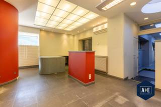 Commerciële ruimte in centrum Wetteren wordt u exclusief te huur aangeboden door Access Estate. Maak uw afspraak via sms of WhatsApp door te...
