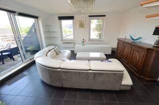 Instapklaar 2slk-appartement, zeer rustig gelegen aan de achterzijde van Residentie Tivoli Gardens op de 2de verdieping met dakverdieping.Indeling:*...