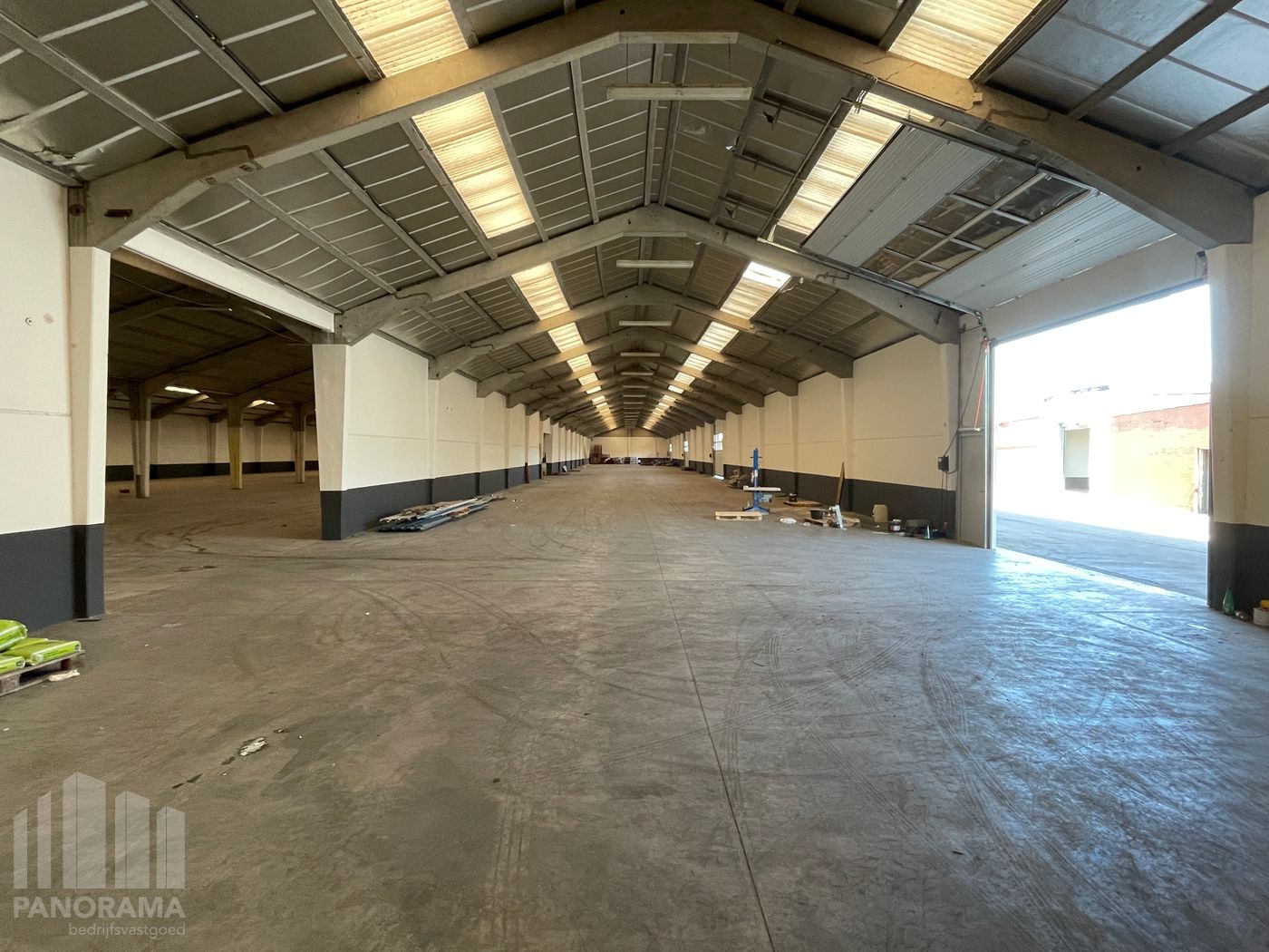 STRATEGISCH GELEGEN OPSLAGRUIMTE VAN 4.654 M² TE HUUR - foto 5