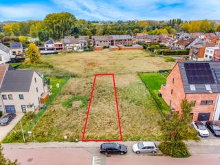 Immo Pické biedt U deze uiterst rustig en residentieel gelegen (doodlopende straat) perceel bouwgrond aan voor een gesloten bebouwing. Ondanks...