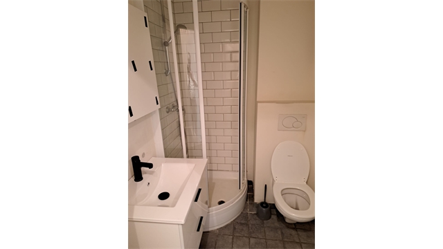 Een gerenoveerd appartement op de eerste verdieping - foto 1