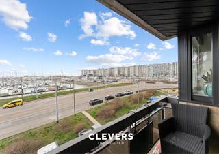 Dit volledig ingericht, eigentijds appartement in de residentie Spinnaker biedt een ongeëvenaarde leefervaring met zijn hoogwaardige afwerking...