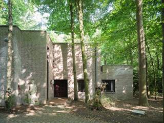 Architecturale villa op een perceel van 2.008 m² in het pittoreske Deurle. Deze unieke villa, gebouwd in 1977 en ontworpen door het gerenommeerde...