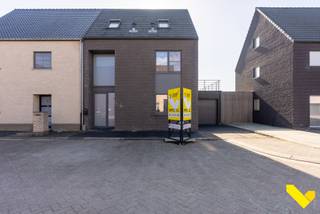 Moderne halfopen bebouwing met mogelijkheid tot dubbelwoonst.In een rustige en aangename omgeving in de rand van Dessel vinden we deze instapklare,...