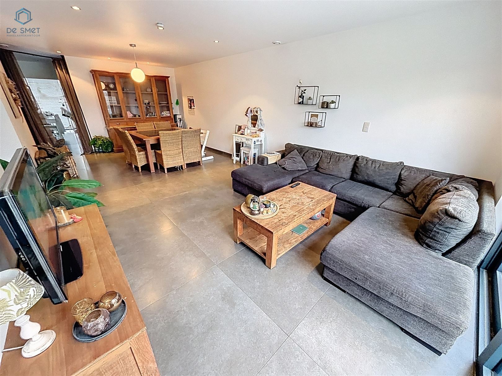 Maison neuve prête à emménager avec 3 chambres, espace commercial et grand grenier - photo 3