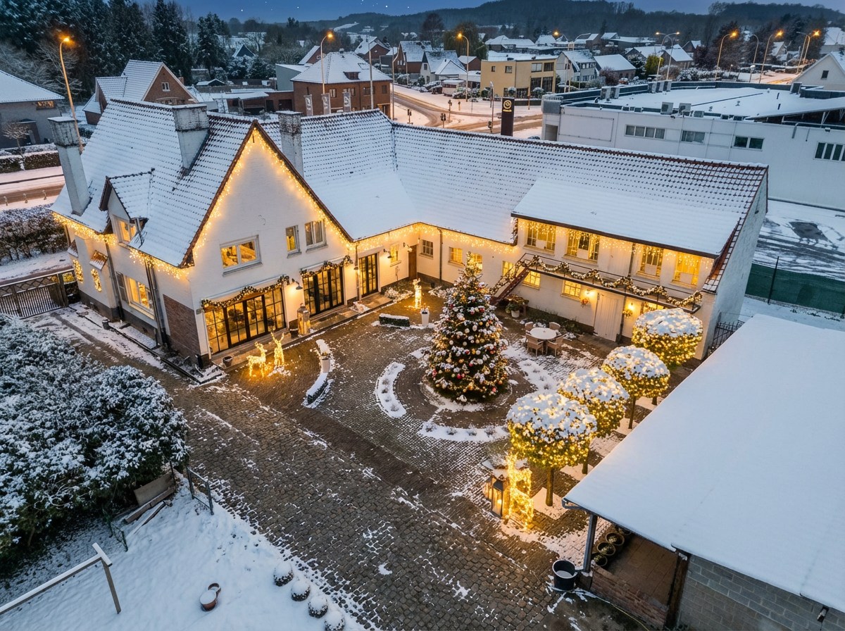 Statig en karaktervolle woning met stallen en multifunctioneel bijgebouw op een terrein van 8709m2 te Halen. - foto 1