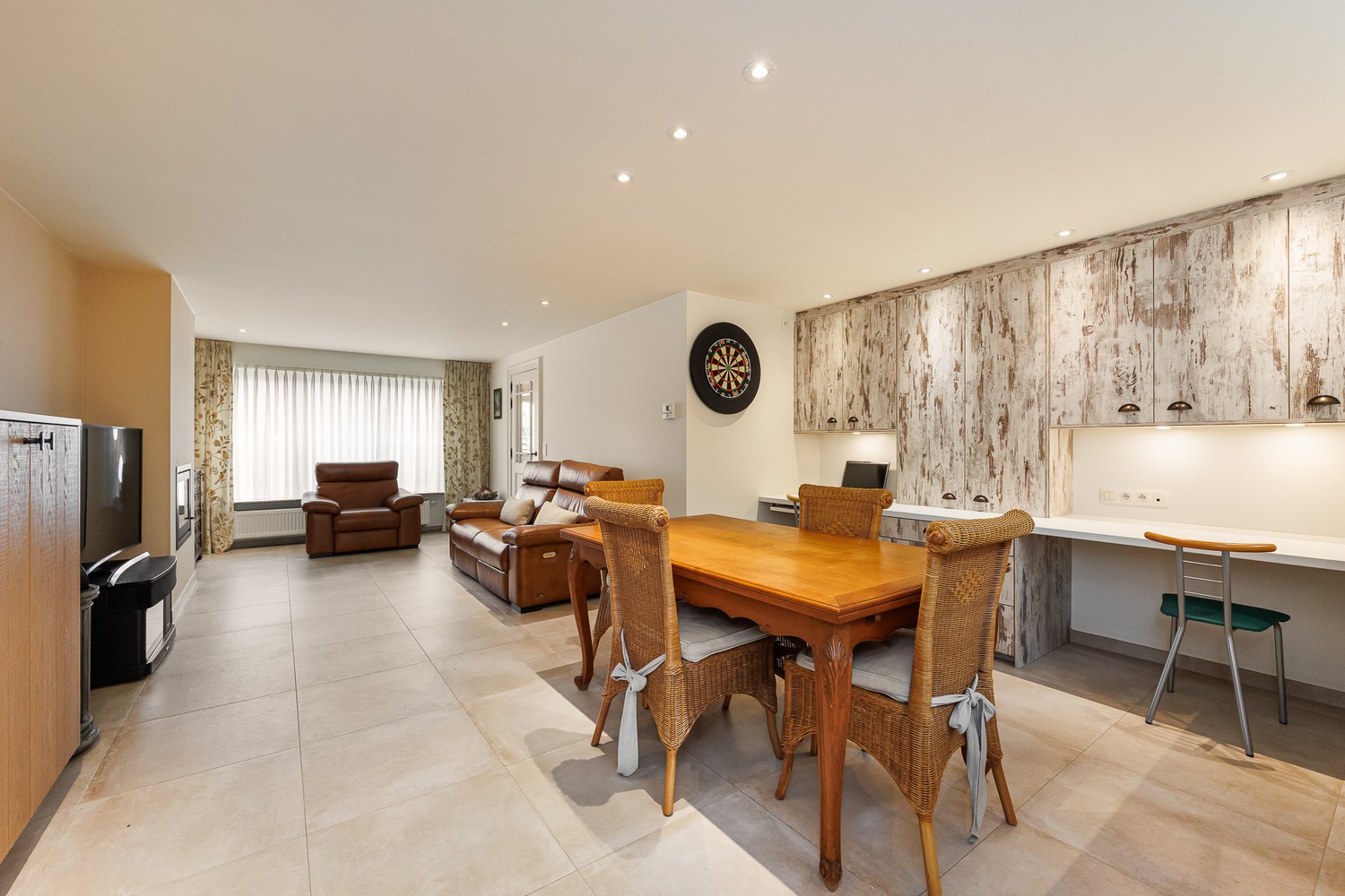 Une maison prête à emménager offrant espace, luminosité et une excellente situation au centre de Schoten. - photo 3