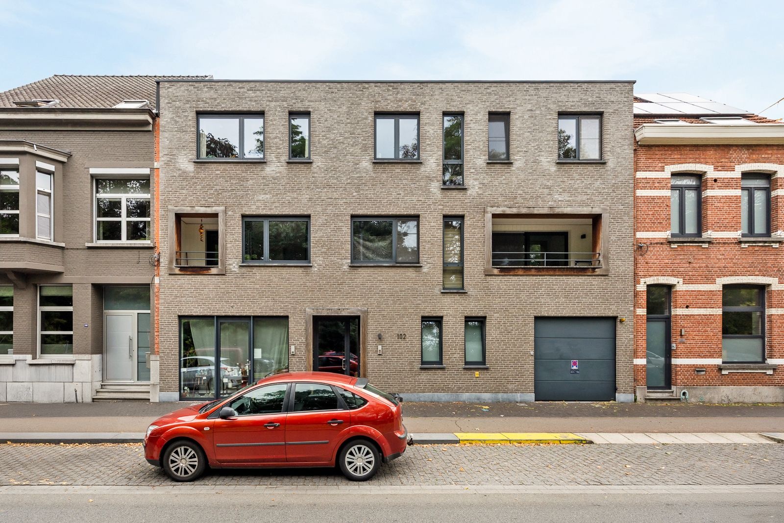 Topgelegen éénslaapkamerappartement met ruim terras en staanplaats in centrum Kapellen! - foto 1