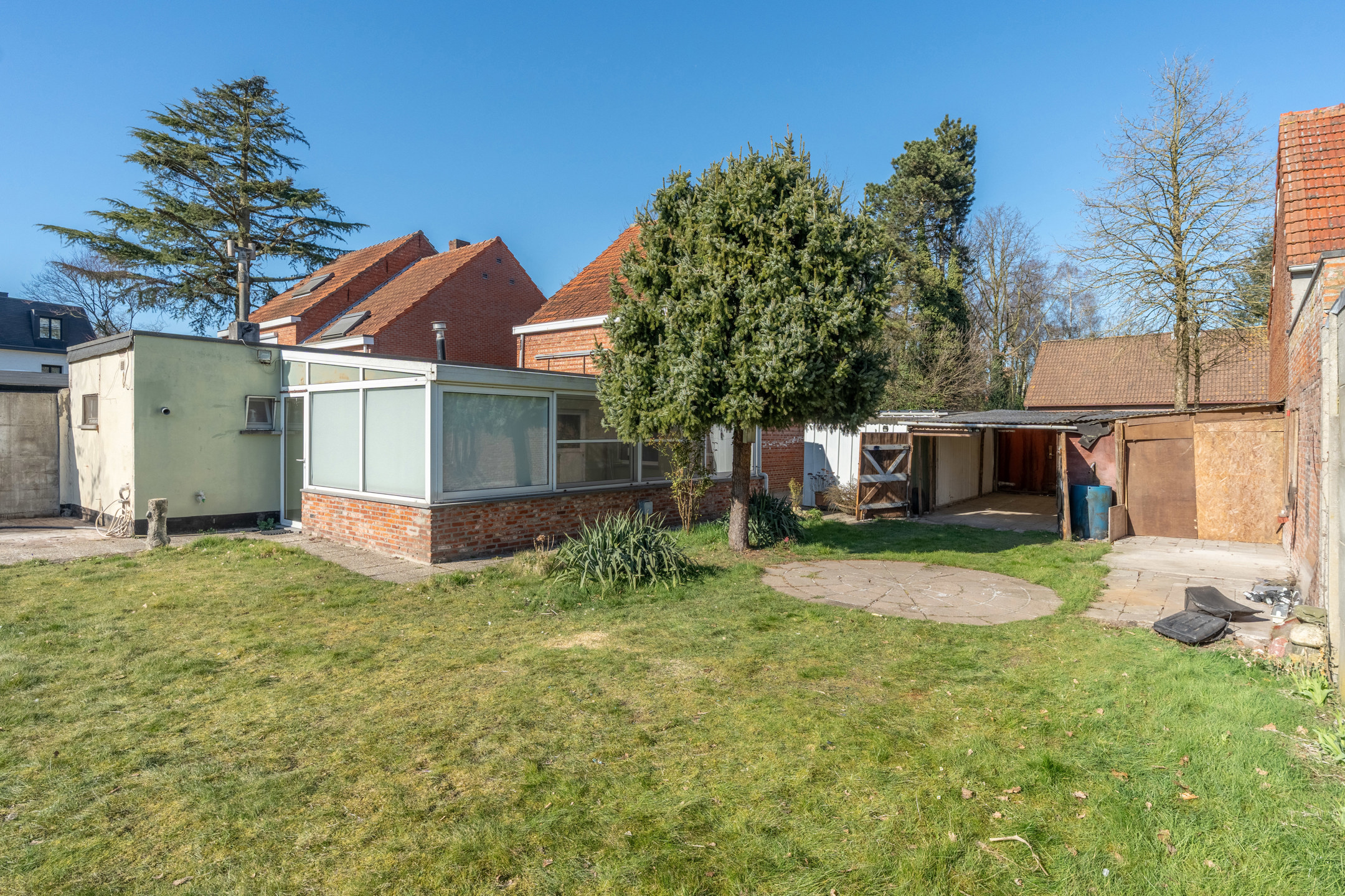 Te renoveren woning met ruime tuin op toplocatie Vosselaar. - foto 2