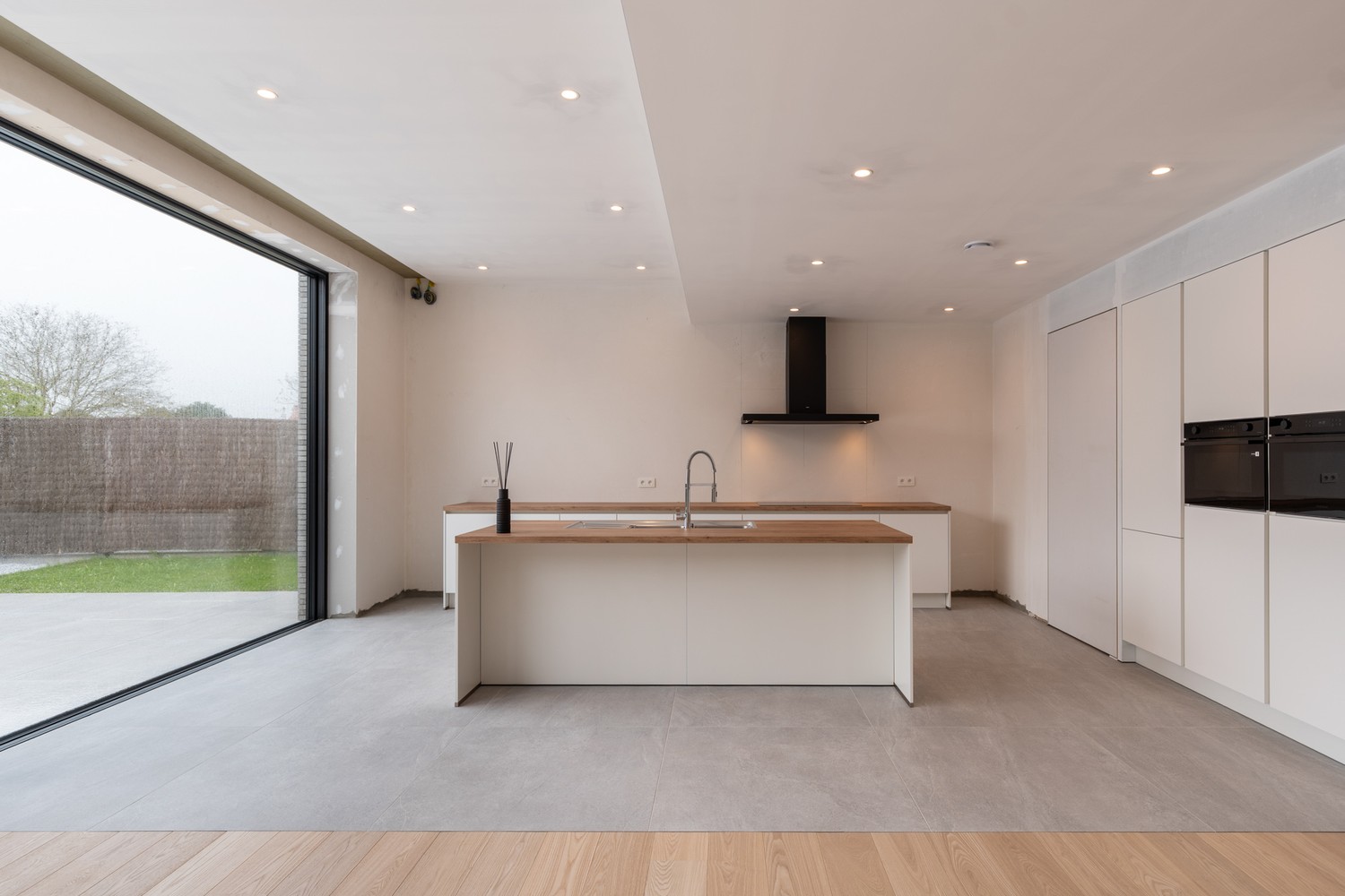 Nieuwbouwwoning met zwembad en poolhouse - foto 5