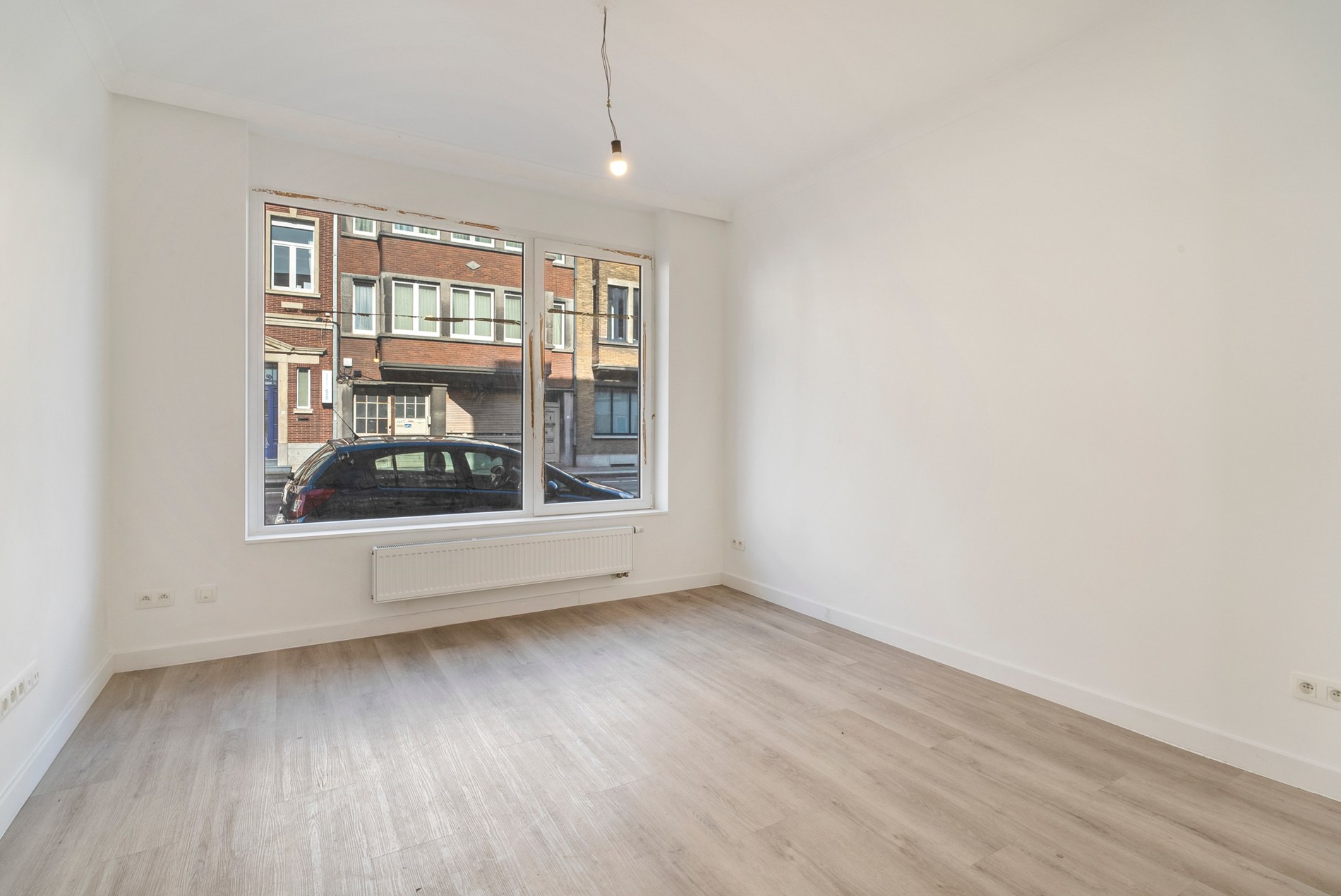 Net gerenoveerde woning met loods nabij centrum Kortrijk - foto 5